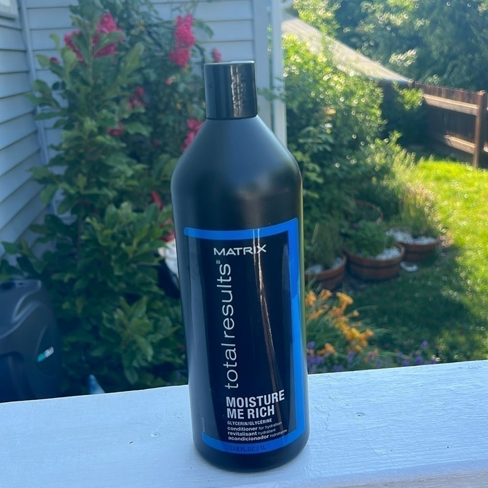 Matrix total results moisture me Rich conditioner for hydration 33.8 ounces